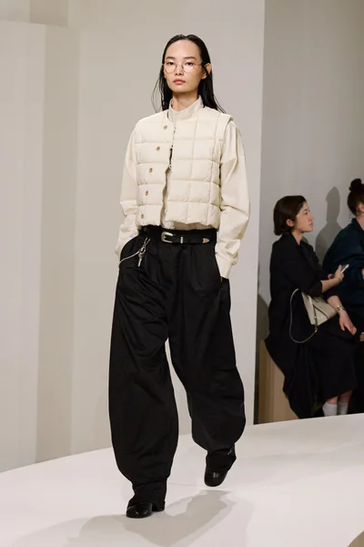 Look 11